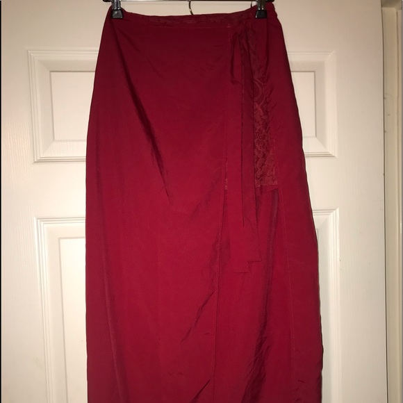 RED MIDI SKIRT - Picture 1 of 7